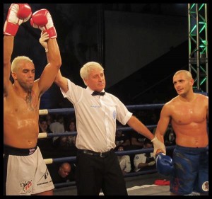 THIAGO MICHEL VENCE CAMPEÃO DO SUPER KOMBAT