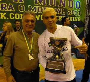 Melhor de 2012 - Thiago Michel recebeu o troféu do prefeito de Piracicaba (SP), Gabriel Ferrato